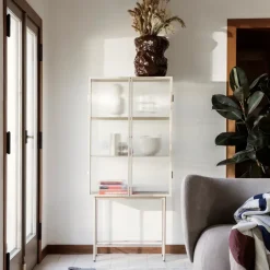 Vitrina Haze, Cashmere