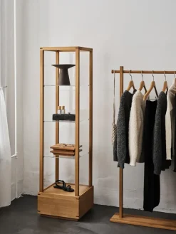 Vitrina Japanese mediana, Roble aceitado en tono cálido