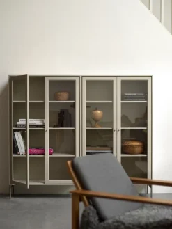 Vitrina Volt 130 cm beige, Detalles en acero inoxidable