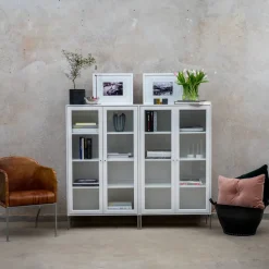 Vitrina Volt 190 cm lacado blanco, Detalles en acero inoxidable